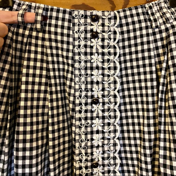 VINTAGE Gingham Circle Skirt! 🖤🤍 - Picture 5 of 8
